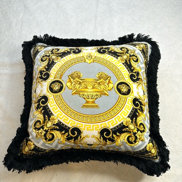 VERSACE MEDUSA BAROQUE LARGE BLACK GOLD GREEK KEY ACCENT THROW PILLOW - Picture 2 of 9